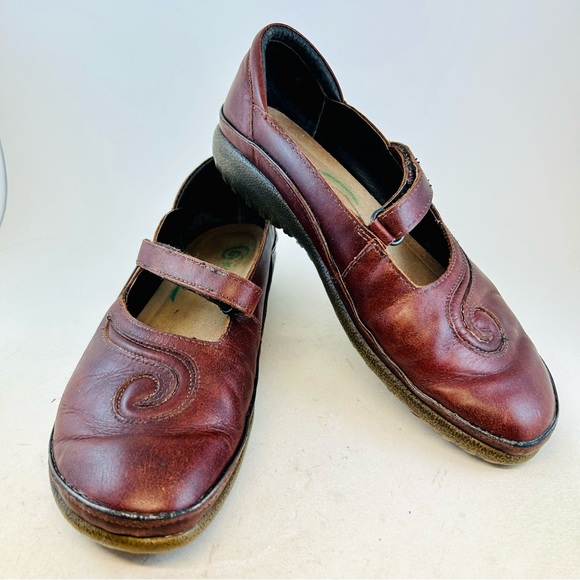 Naot Shoes - Naot Brown Matai Swirl Adjustable Flat Mary Janes, size 39 8